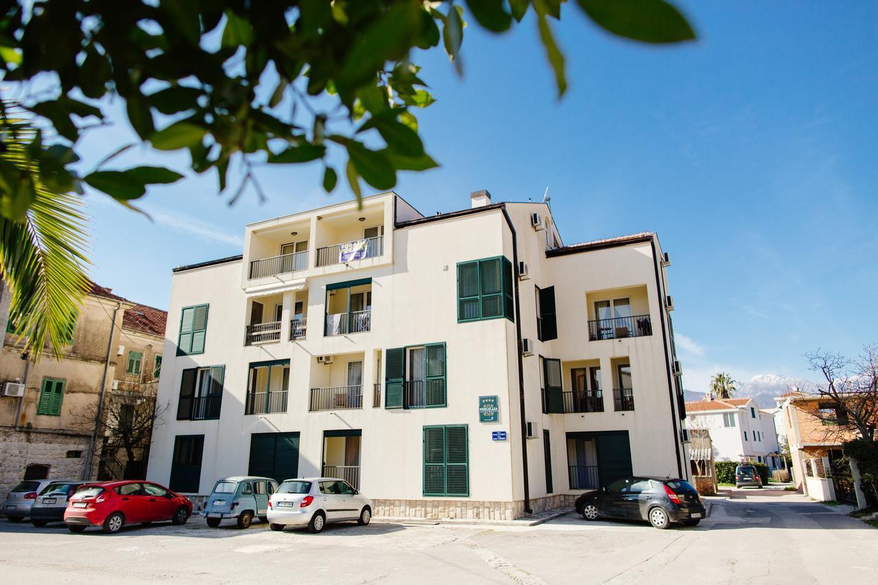 Apartments Nirgilija ติวัต ภายนอก รูปภาพ